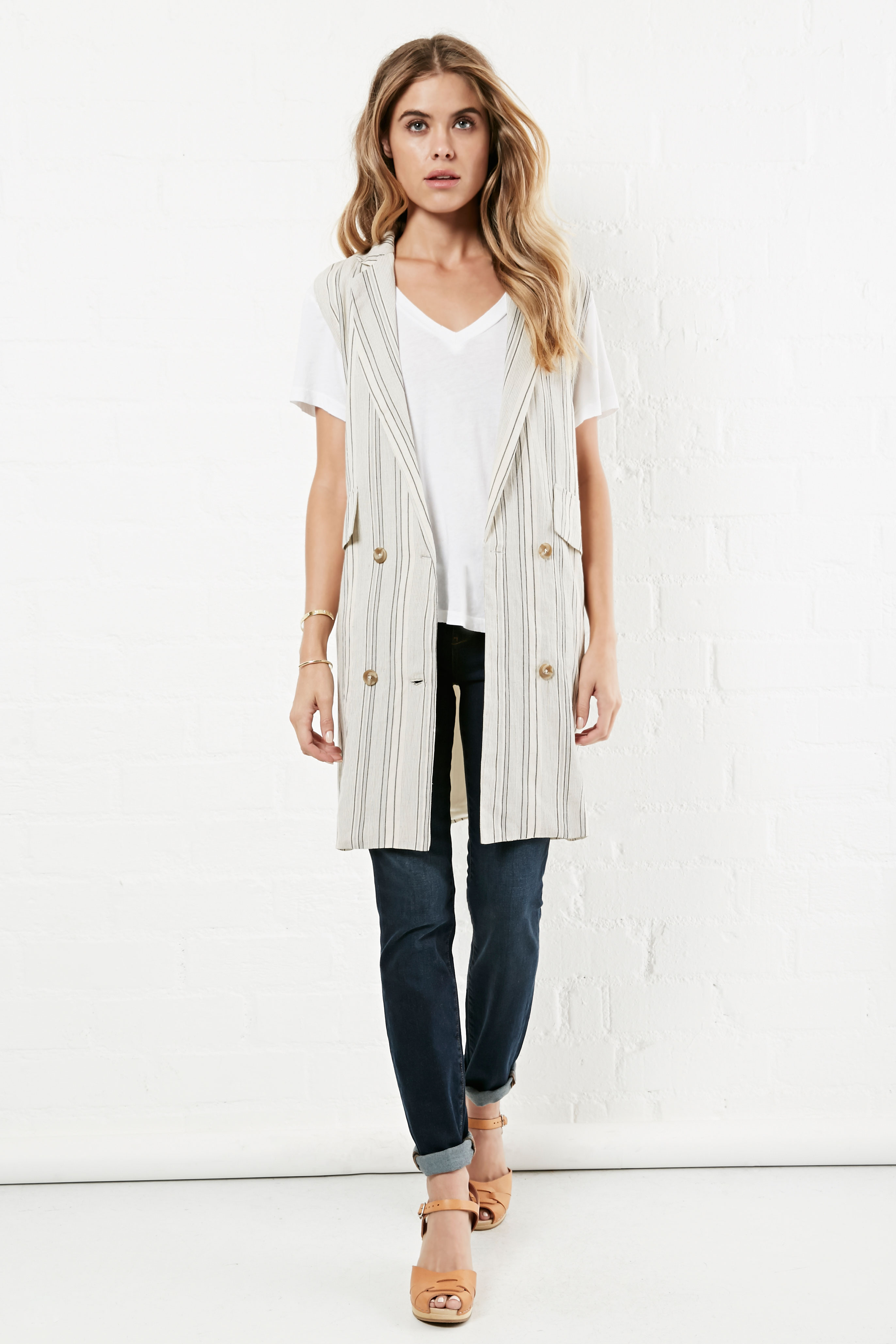 Line & Dot Cotton Linear Sleeveless Jacket