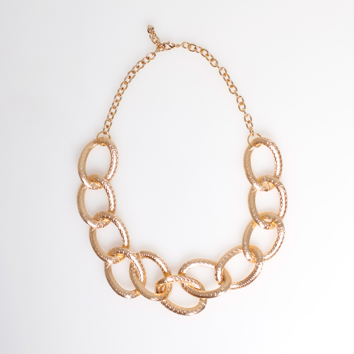 Chunky Chain Necklace in Gold | DAILYLOOK