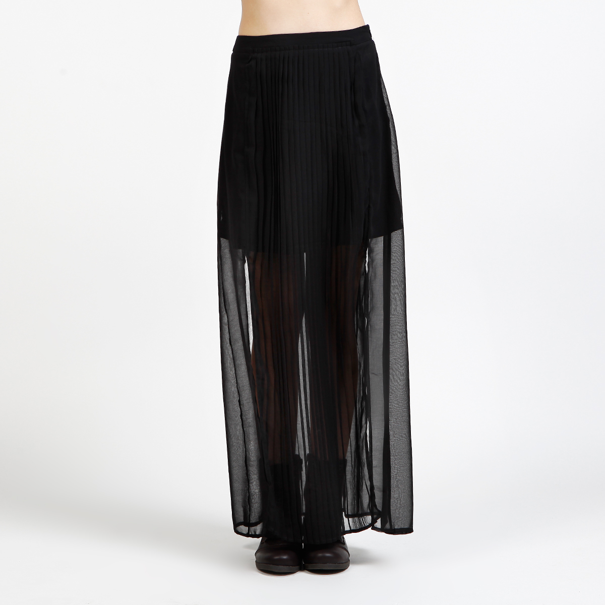 Accordion Pleat Maxi Skirt in Black | DAILYLOOK