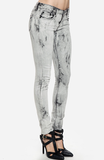 Bleached Skinny Jeans in Grey | DAILYLOOK