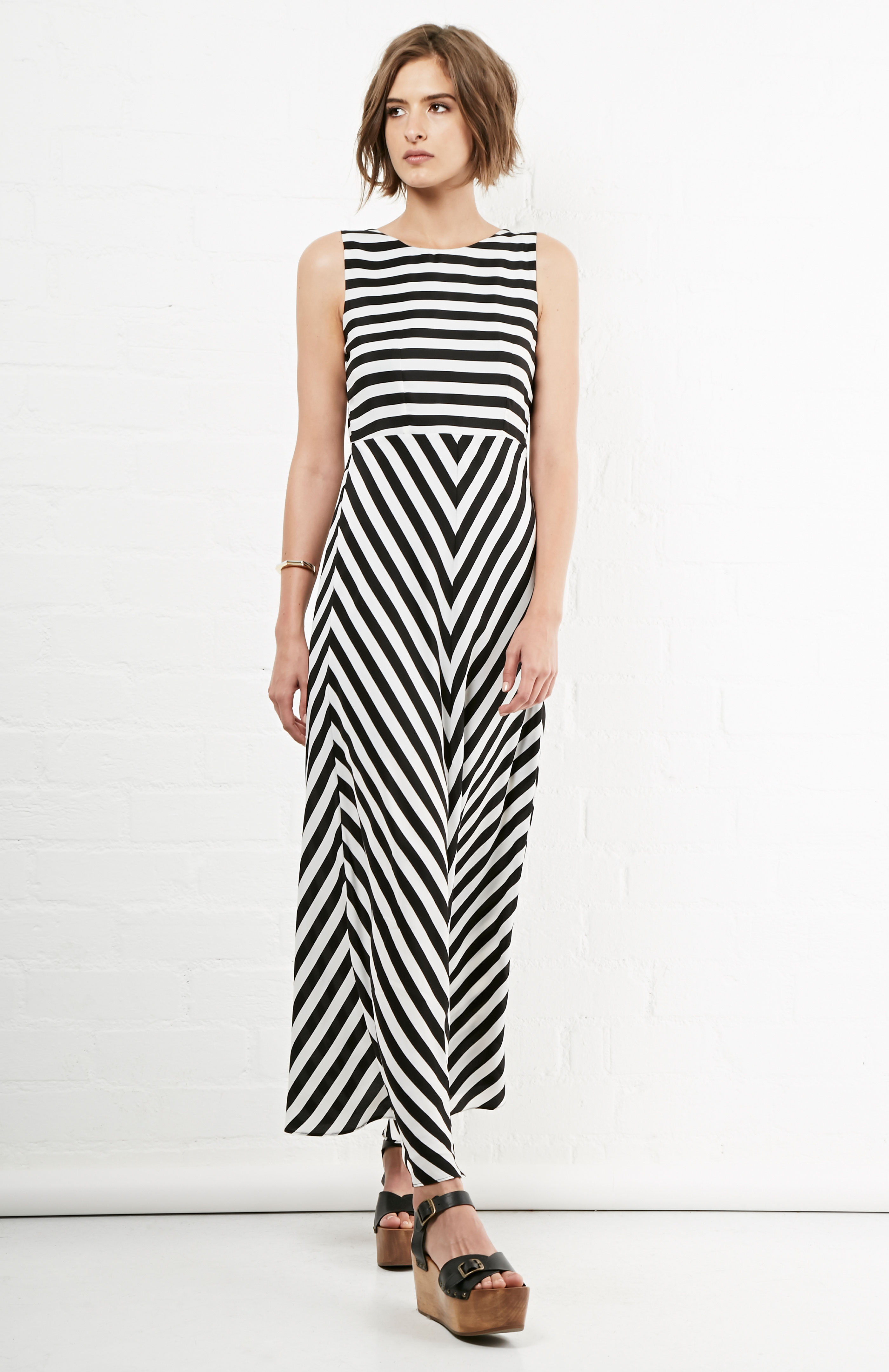 Olive & Oak Sleeveless Striped Maxi Dress in Black/White | DAILYLOOK