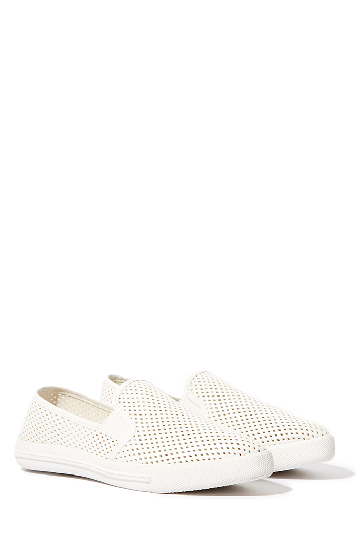 Steve Madden Virgoo Sneakers in White | DAILYLOOK