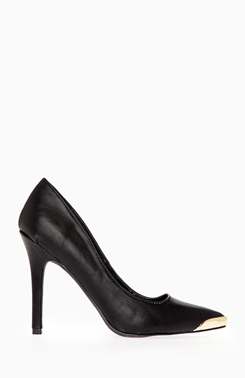 Gold Toe Heels in Black | DAILYLOOK
