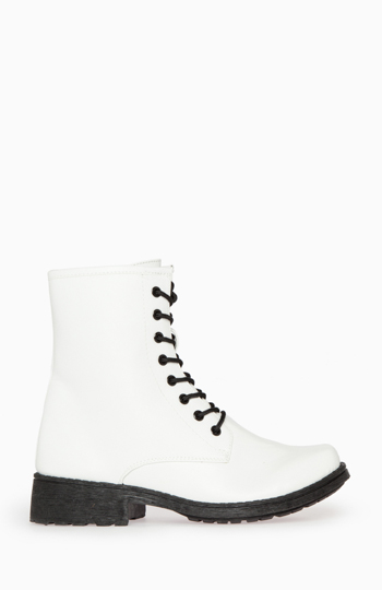 Classic Combat Boot In White Dailylook