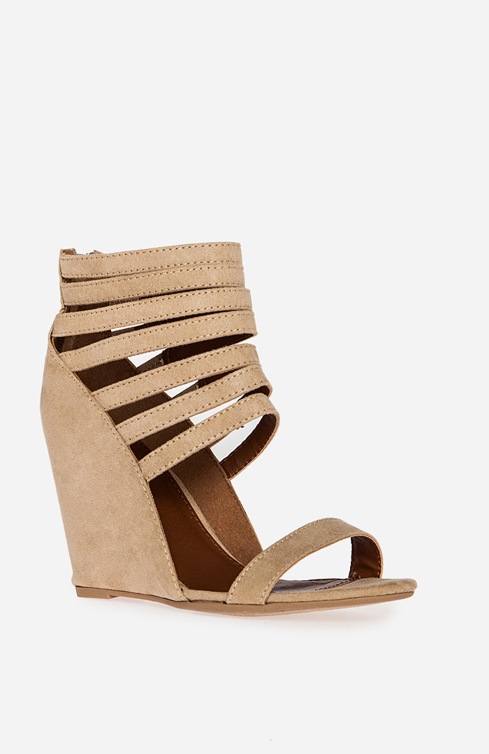 Slim Strappy Wedges in Beige DAILYLOOK