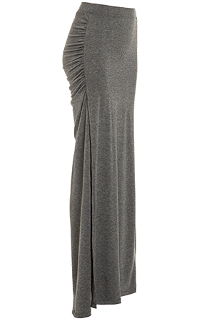 DAILYLOOK Ruched Side Slit Maxi Skirt in Charcoal | DAILYLOOK