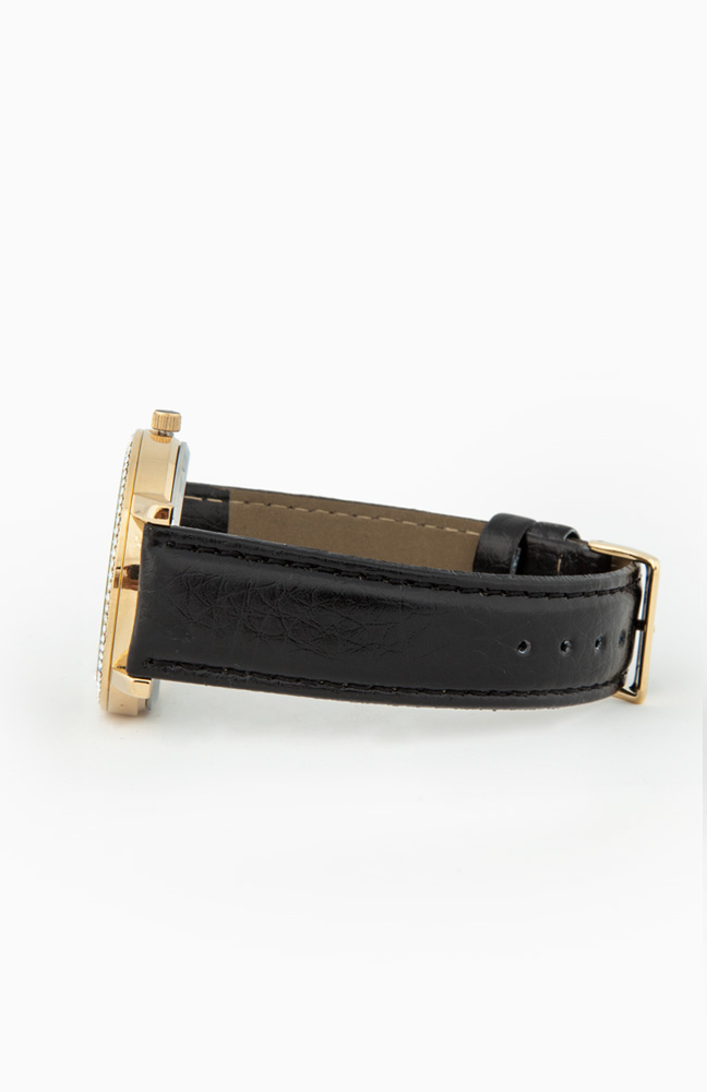 Sleek Minimalistic Watch in Black | DAILYLOOK