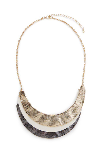 3-Tonal Overlap Curved Pendant Necklace in Gold | DAILYLOOK