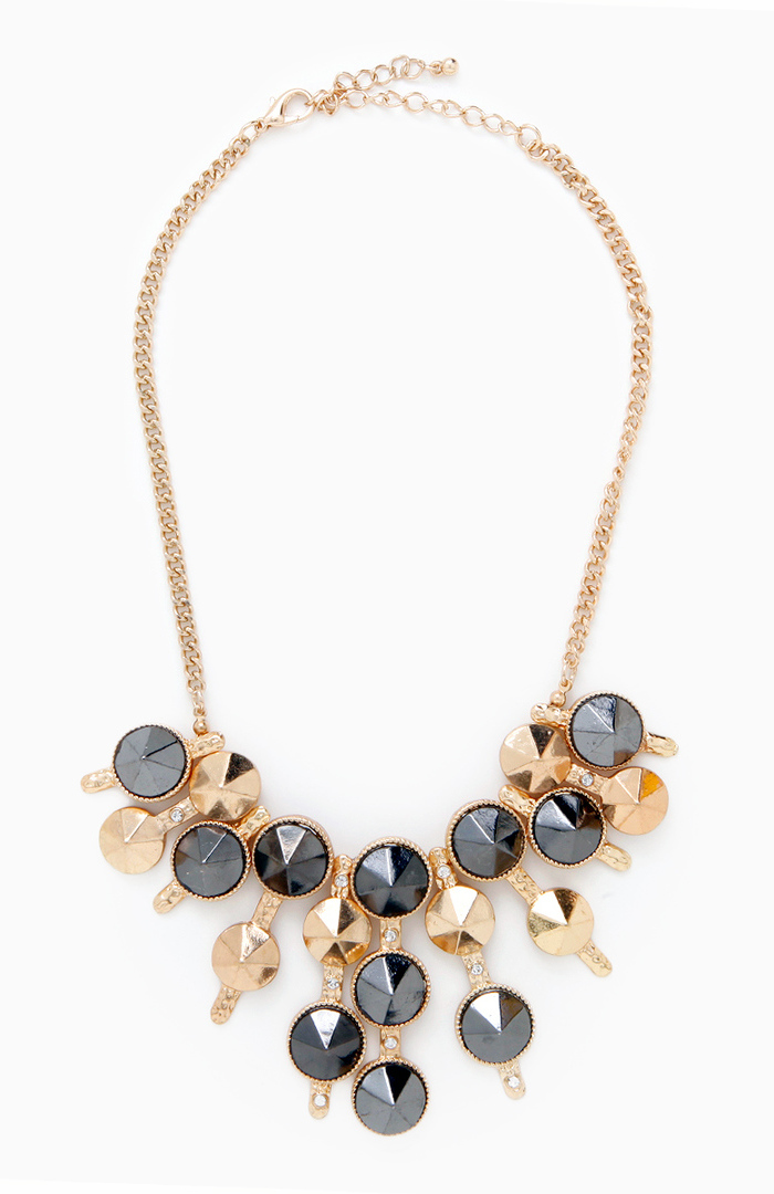 Stud Cluster Necklace in Gold | DAILYLOOK