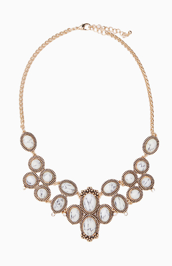 Vintage Ornament Necklace in White | DAILYLOOK