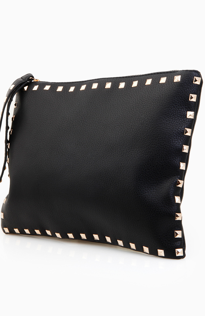 Studded Border Clutch in Black | DAILYLOOK