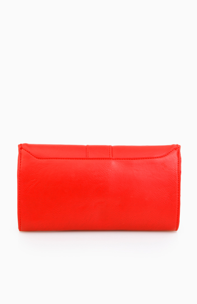 Hardware Ring Clutch in Red | DAILYLOOK