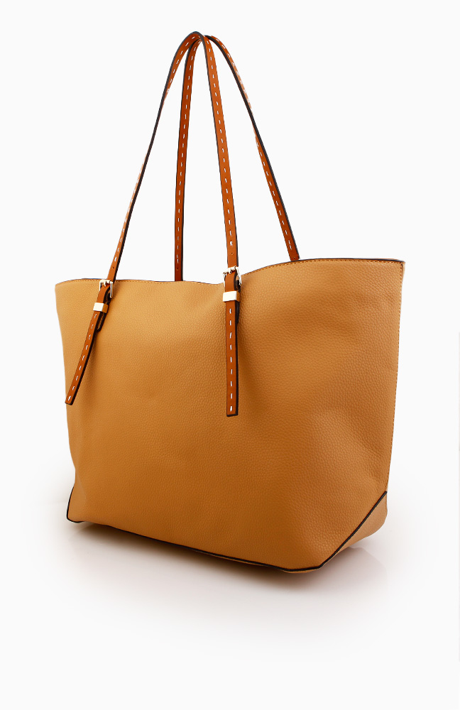 Minimalist Equestrian Tote in Tan | DAILYLOOK