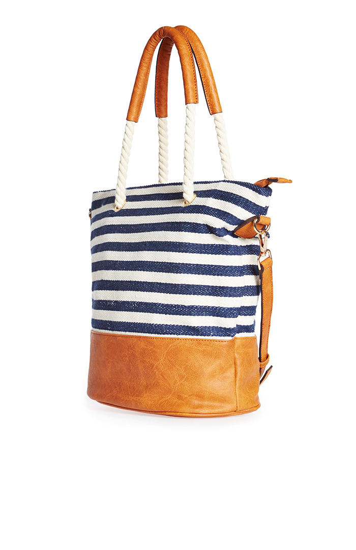 Nautical Striped Tote in Navy | DAILYLOOK