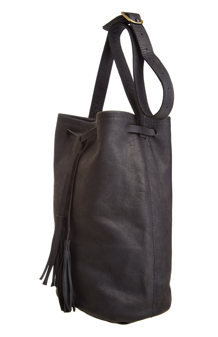 Jesslyn Blake Leather Bucket Bag in Black | DAILYLOOK