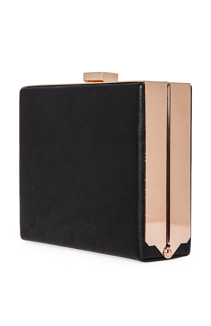 Classic Box Clutch in Black | DAILYLOOK