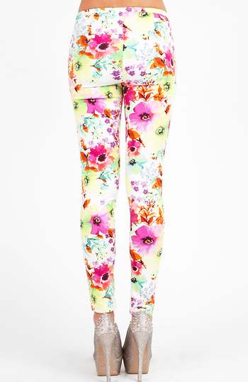 Garden Print Pants in Floral Multi | DAILYLOOK