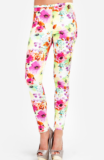 Garden Print Pants in Floral Multi | DAILYLOOK