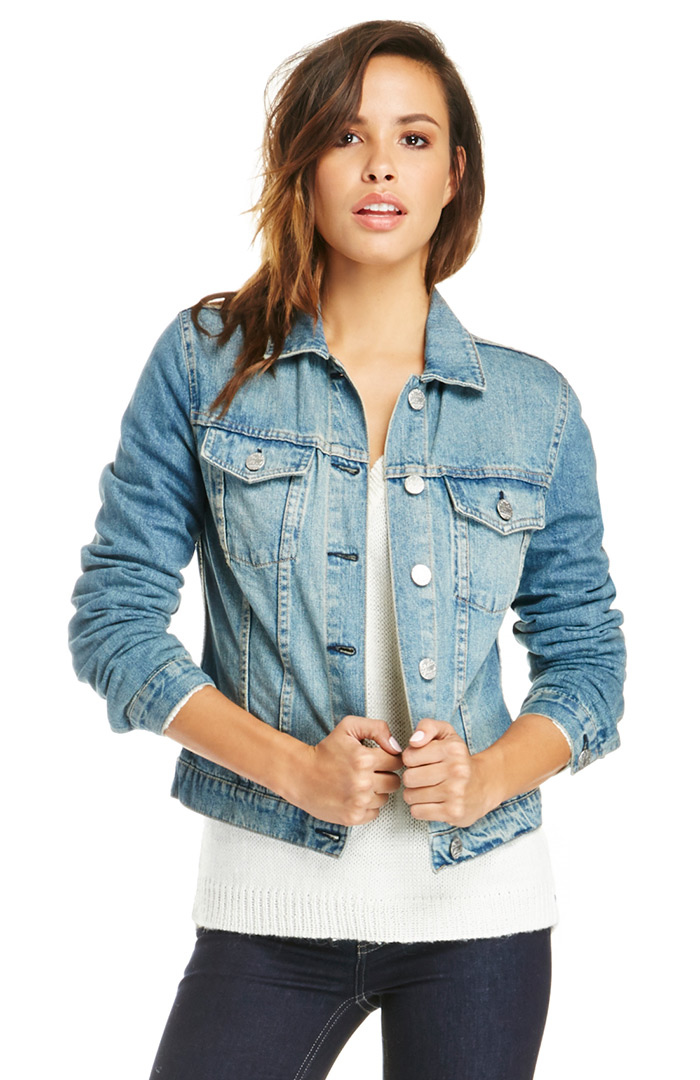 Classic Denim Jacket in Blue | DAILYLOOK