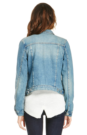 Classic Denim Jacket in Blue | DAILYLOOK