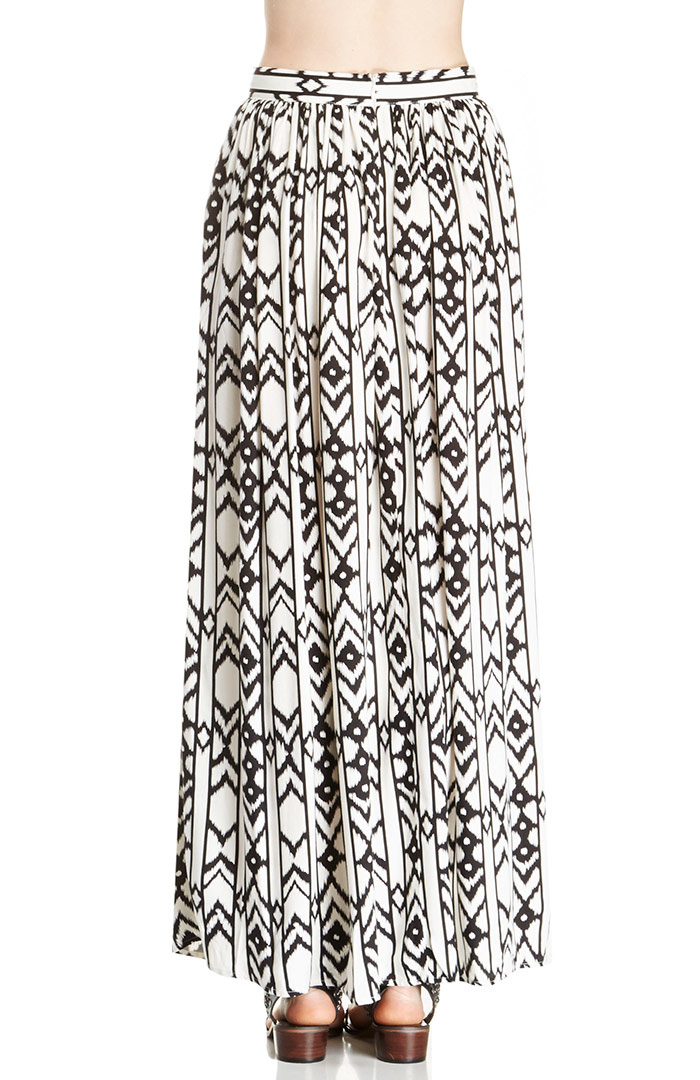 Aztec Skirt with Slit in Black/White | DAILYLOOK