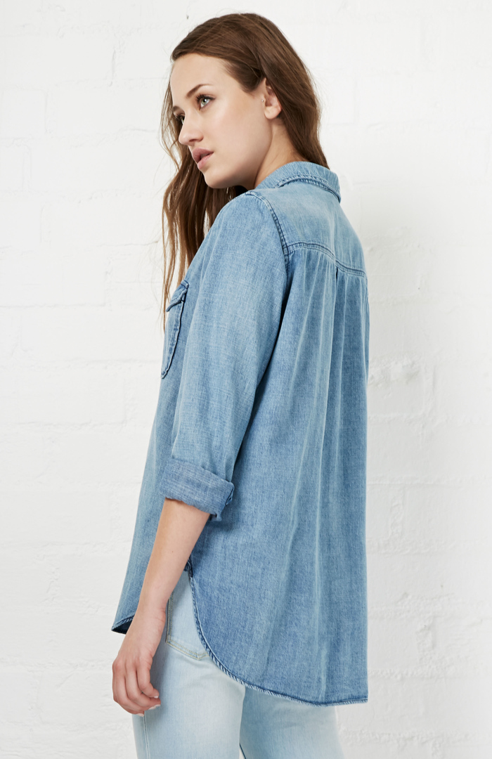 Chambray Classic Cotton Button Down in Blue | DAILYLOOK