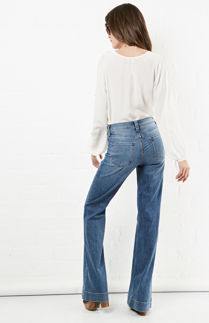 Michael Kelso Flared Jeans in Blue | DAILYLOOK