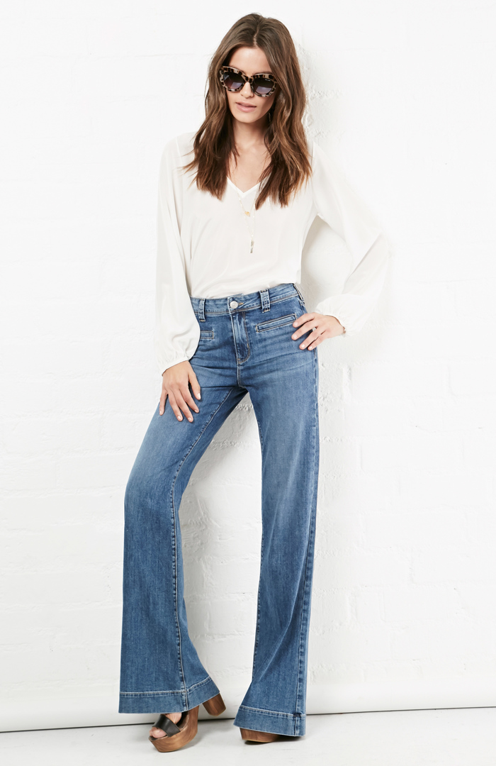 Michael Kelso Flared Jeans in Blue | DAILYLOOK