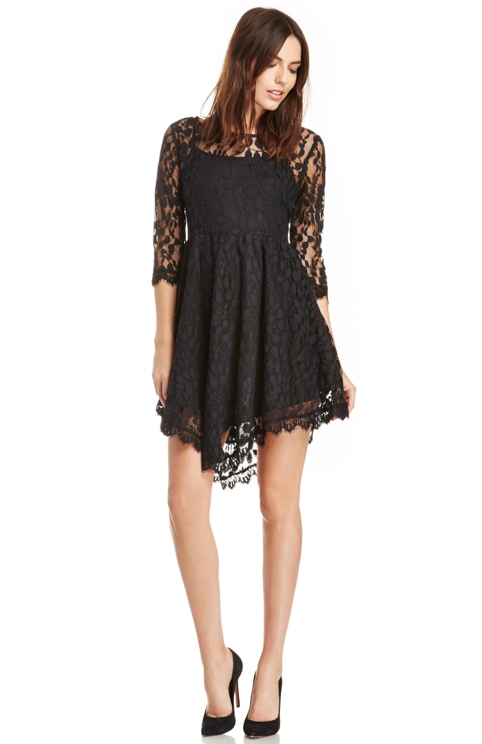 DAILYLOOK Eyelash Lace Fit and Flare Dress in Black | DAILYLOOK