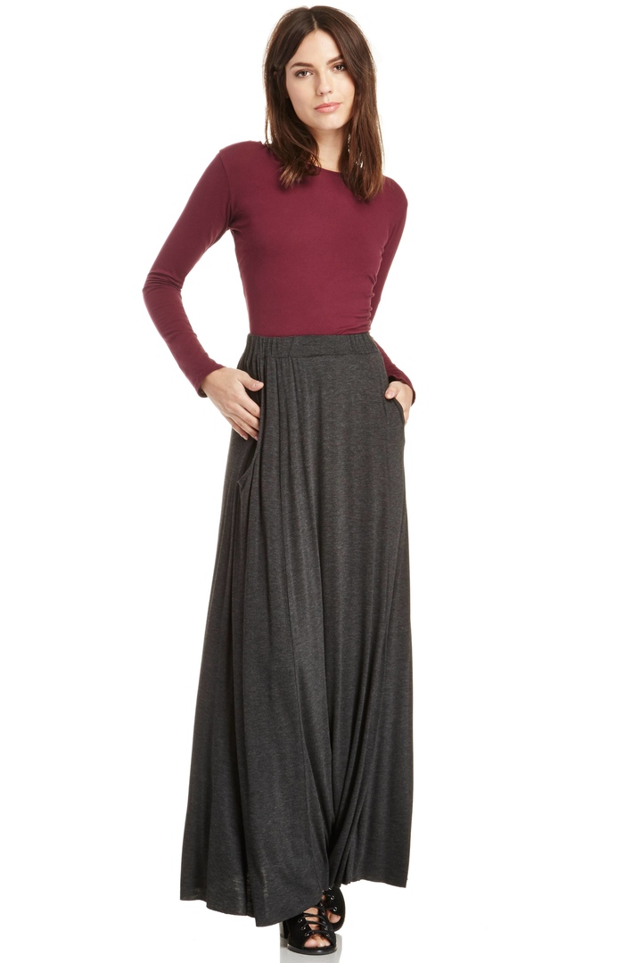 Dailylook Pocketed Stretch Knit Maxi Skirt In Charcoal Dailylook 3544