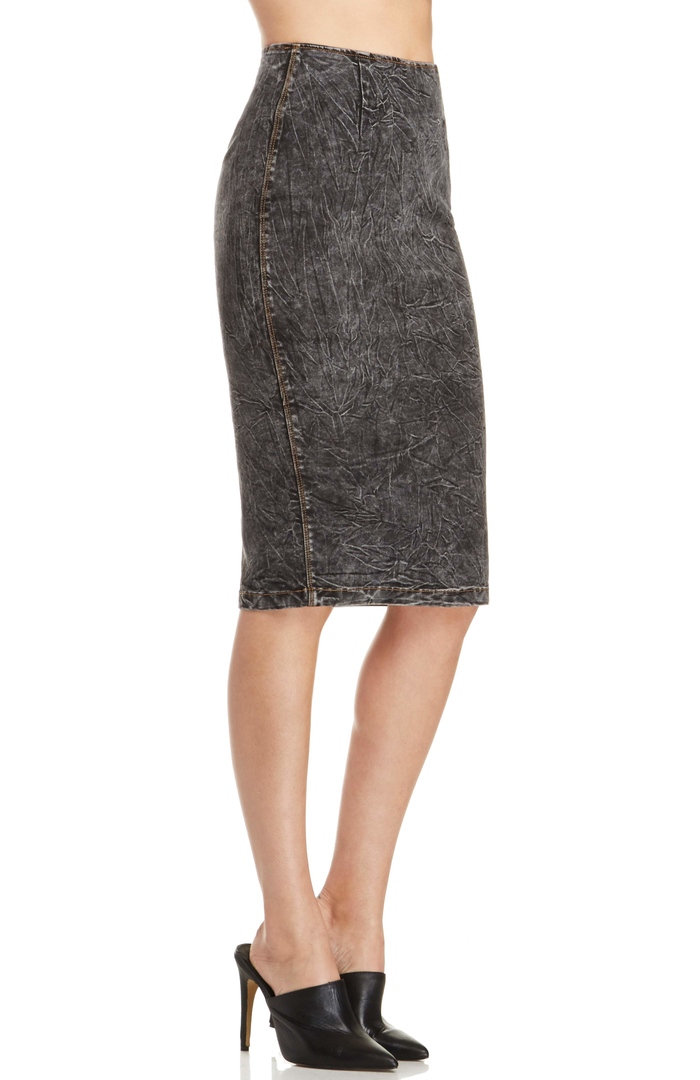 Acid Wash Denim Pencil Skirt in Grey | DAILYLOOK