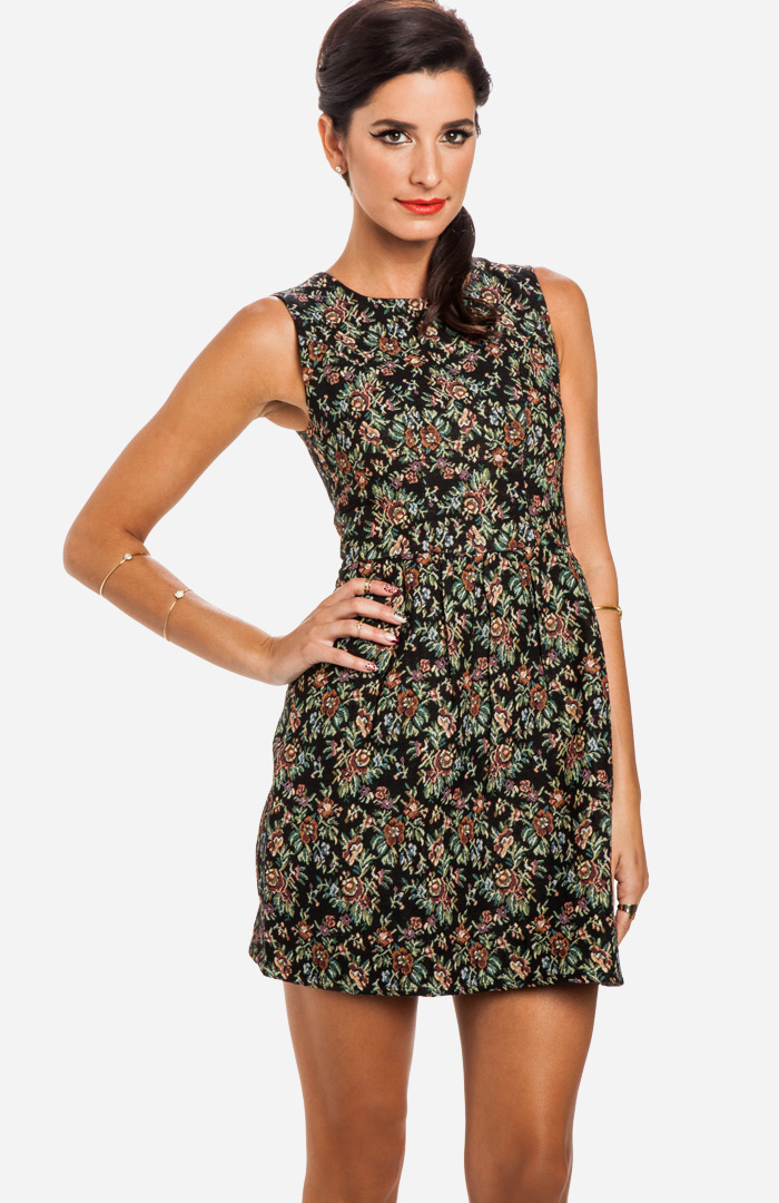 Floral Tapestry Dress in Black | DAILYLOOK