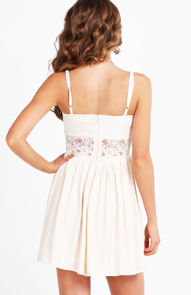 Floral Lace Top Dress in Ivory | DAILYLOOK