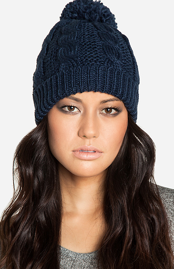 Oversized Pompom Beanie in Navy | DAILYLOOK