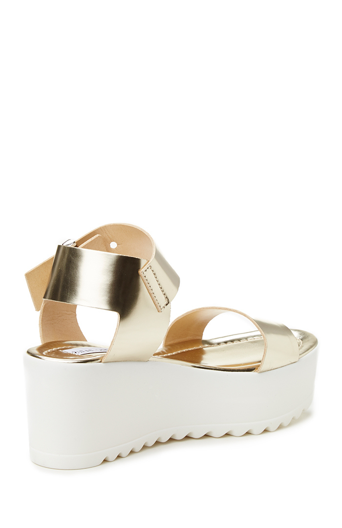 Steve Madden Surfside Platform Sandals in Gold | DAILYLOOK