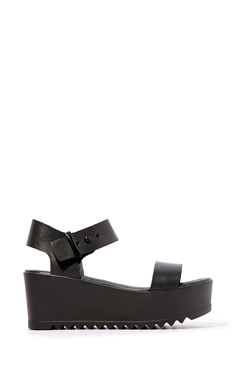 Steve Madden Surfside Platform Sandals in Black | DAILYLOOK