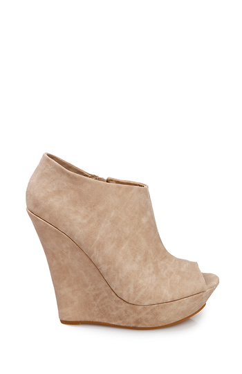 Distressed Natural Wedges Slide 1