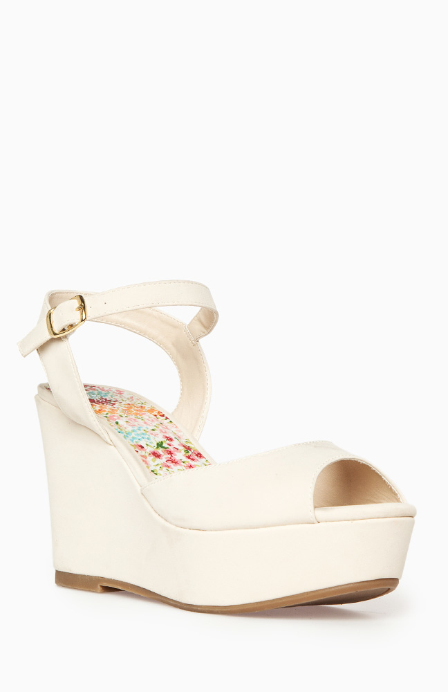 Platform Wedge Sandals in Beige DAILYLOOK