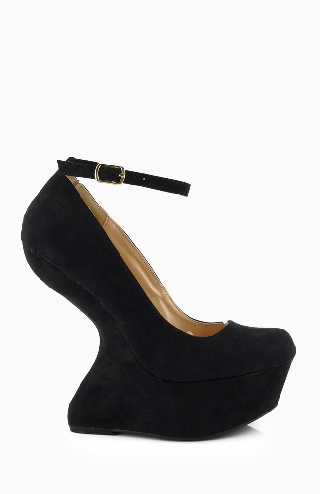 Heel Less Wedges in Black | DAILYLOOK