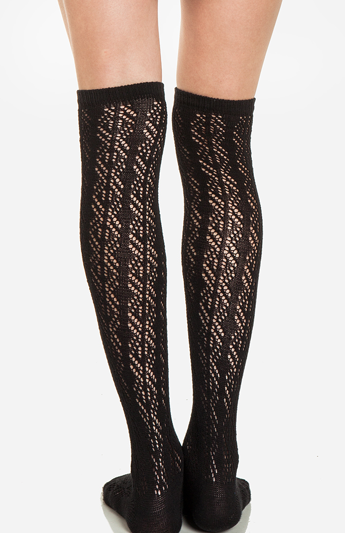 Knitted Knee High Socks in Black | DAILYLOOK