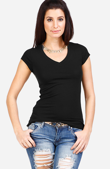 Basic V-neck in Black | DAILYLOOK