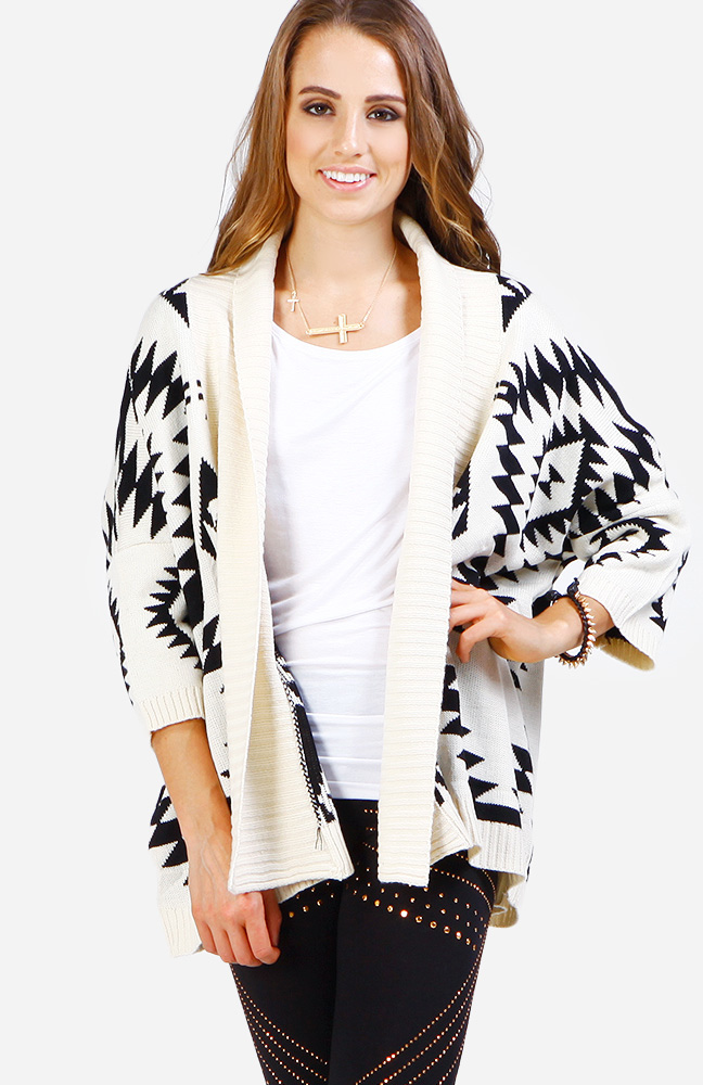 Tribal Print Open Cardigan In Ivory DAILYLOOK   L2ltYWdlcy9wcm9kdWN0L3RvcC82NjMxM19mcm9udC5qcGc= H SH1080 MW700 