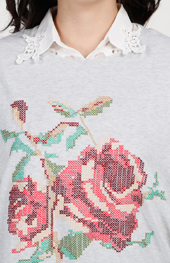 Embroidered Flower Sweater in Heather Grey | DAILYLOOK